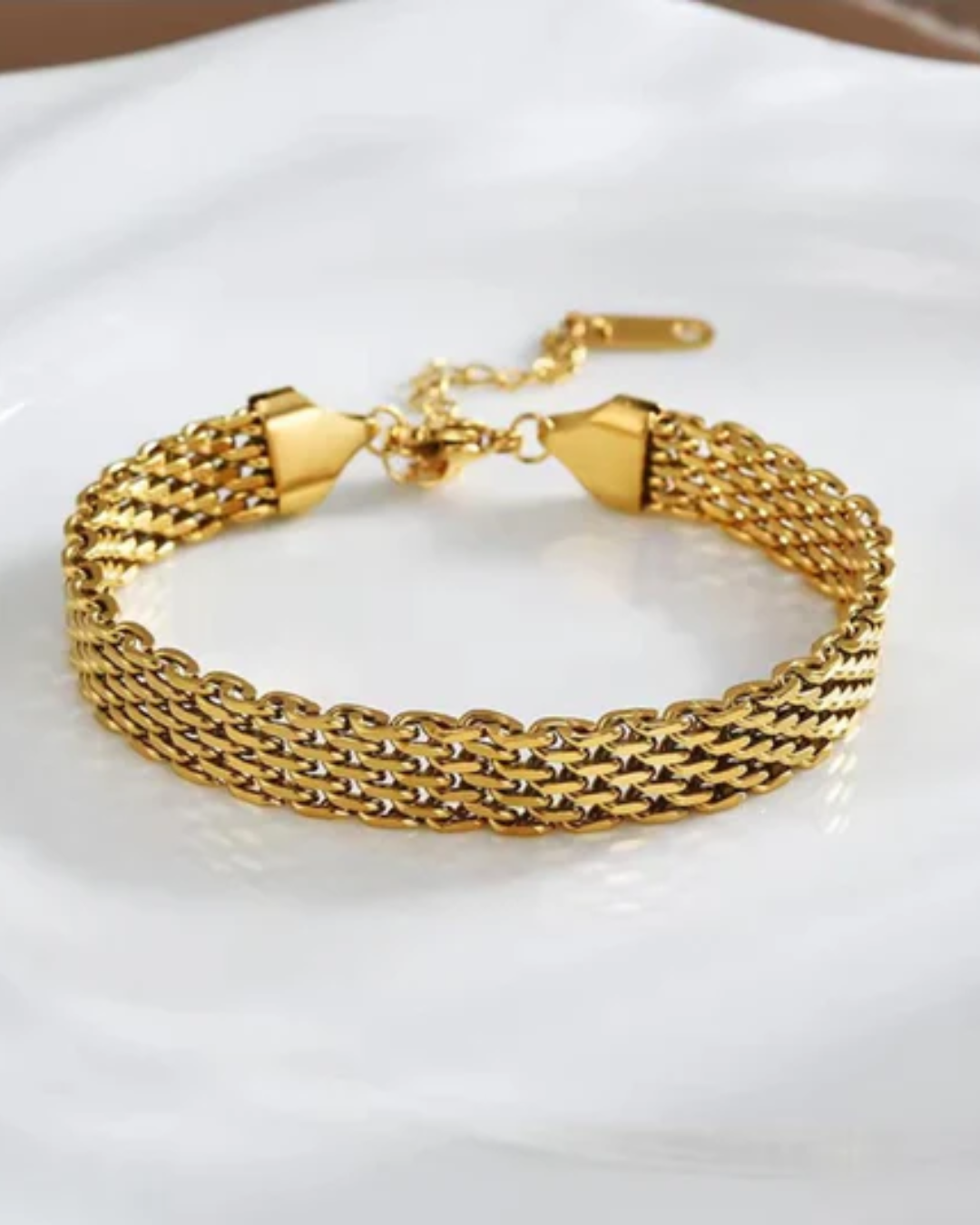 Timeless Screw Motif Bangle & Wide Mesh Chain Set